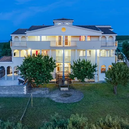 Apartman David S Bazenom *