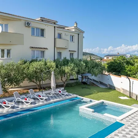 David S Bazenom I Jakuzijem Apartament