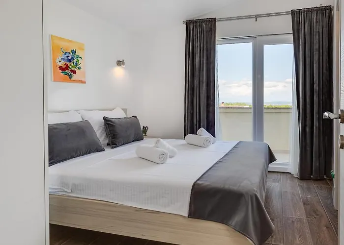 David S Bazenom I Jakuzijem Apartman