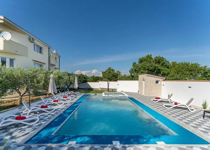 Apartament David S Bazenom I Jakuzijem