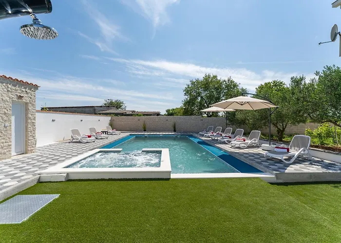 公寓 David S Bazenom I Jakuzijem Podusje